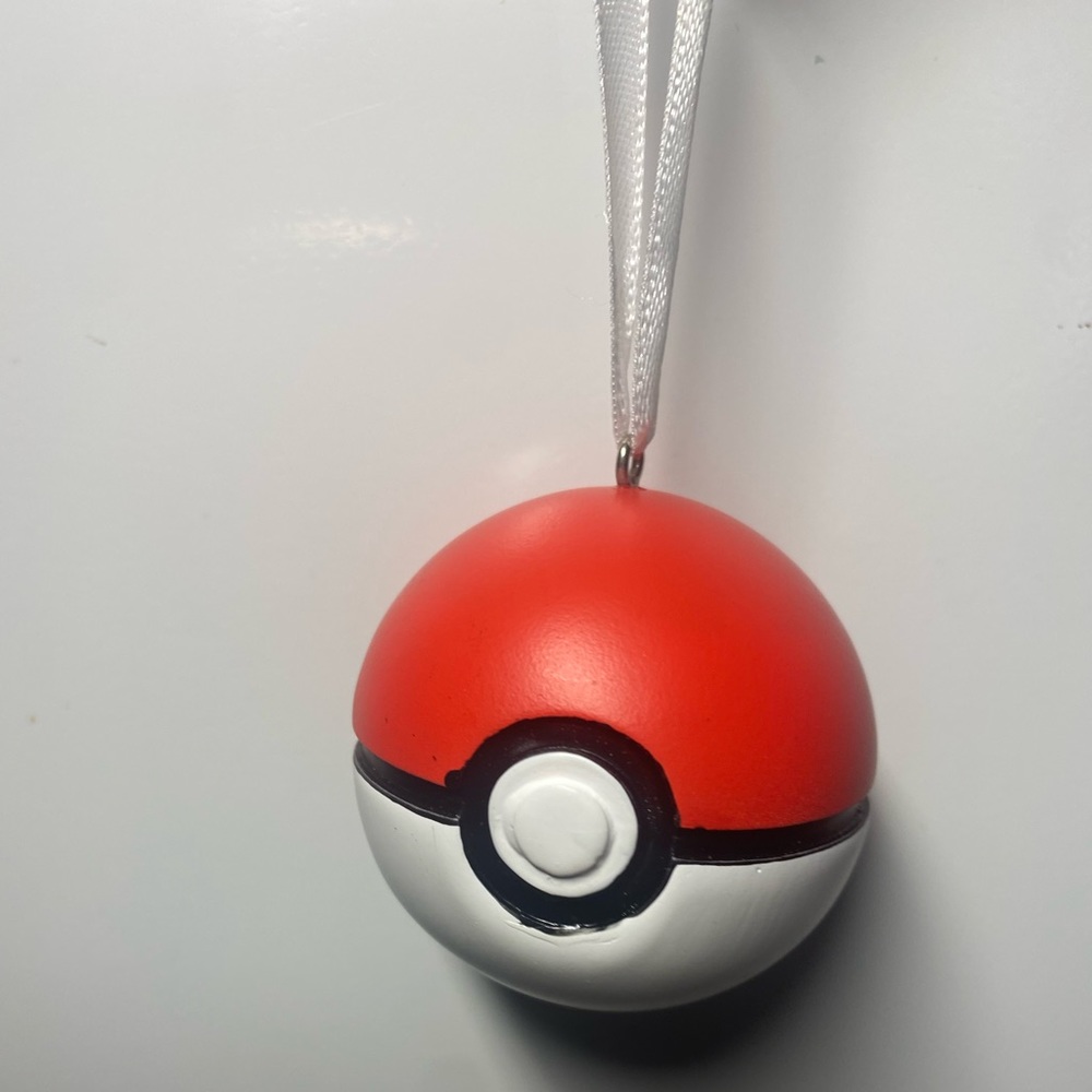 Pokeball Ornament (Pokémon)